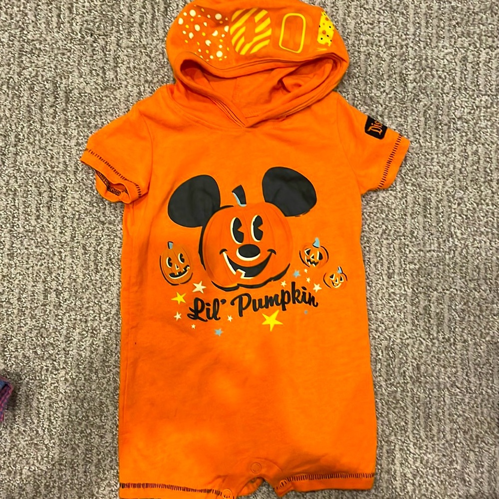 DISNEY NWOT SFPF Halloween onesie